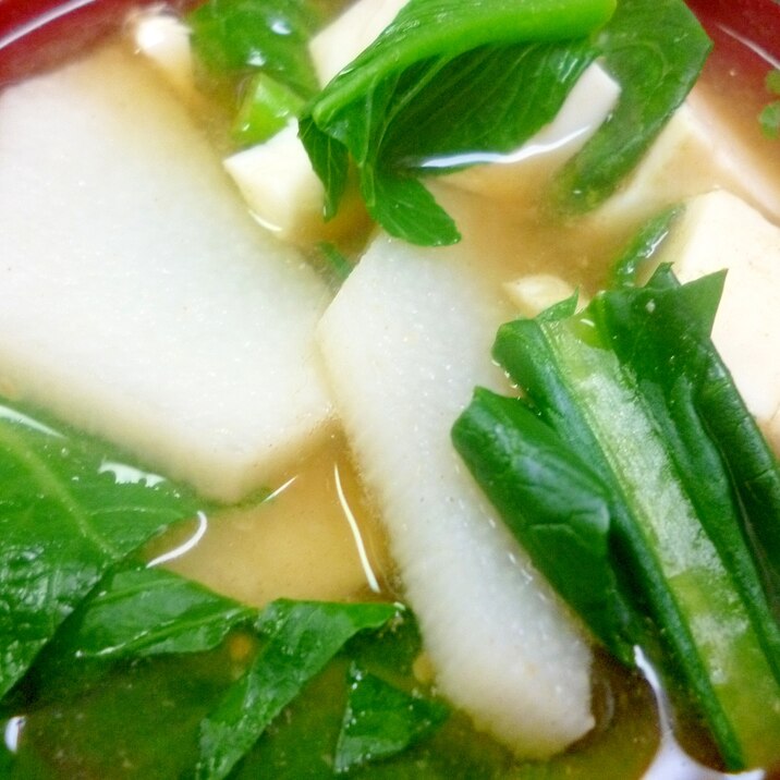 豆腐と山芋と小松菜の味噌汁